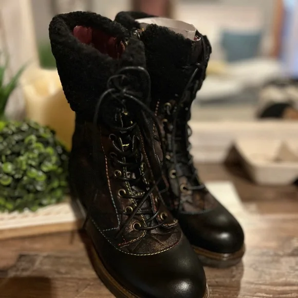 Stylish Black Lace-Up Women's Boots - Picture 1 of 11